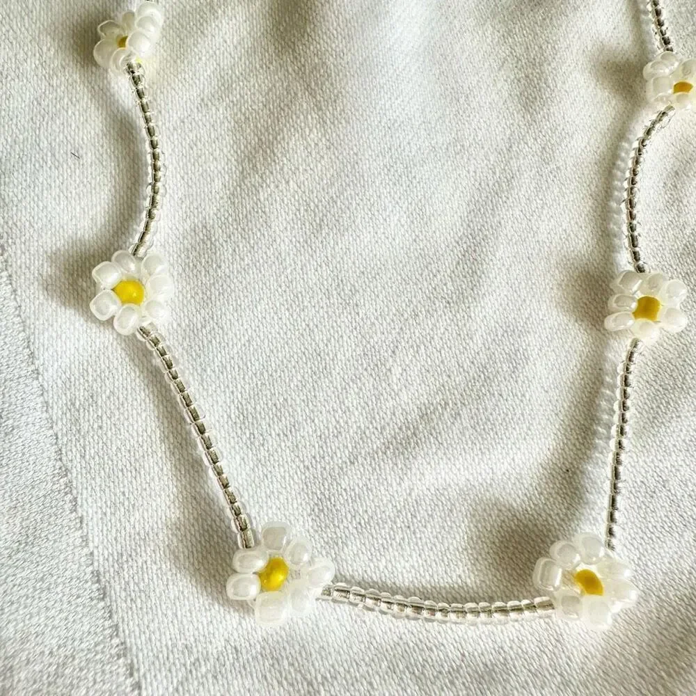 White and clear color beaded Daisy chain necklace ￼